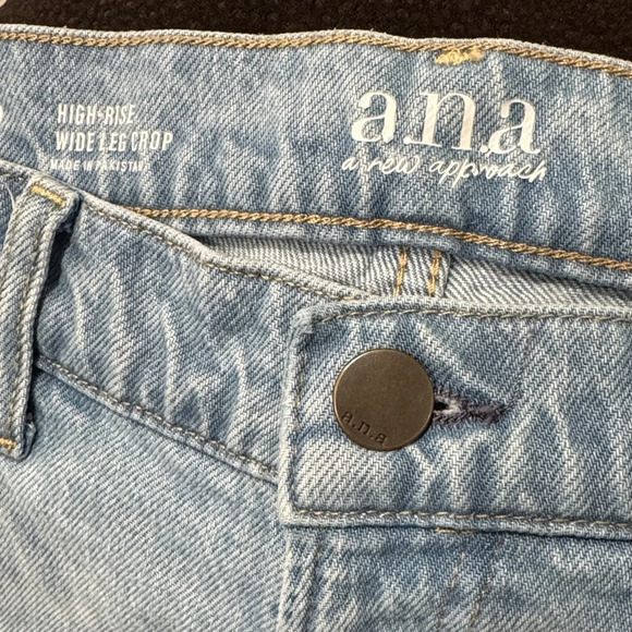 Light Blue Wide-Leg Women's Jeans - Picture 9 of 11